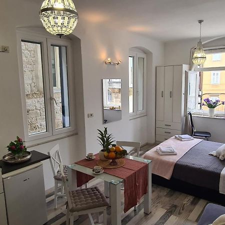Old Square View Apartment Split Bagian luar foto