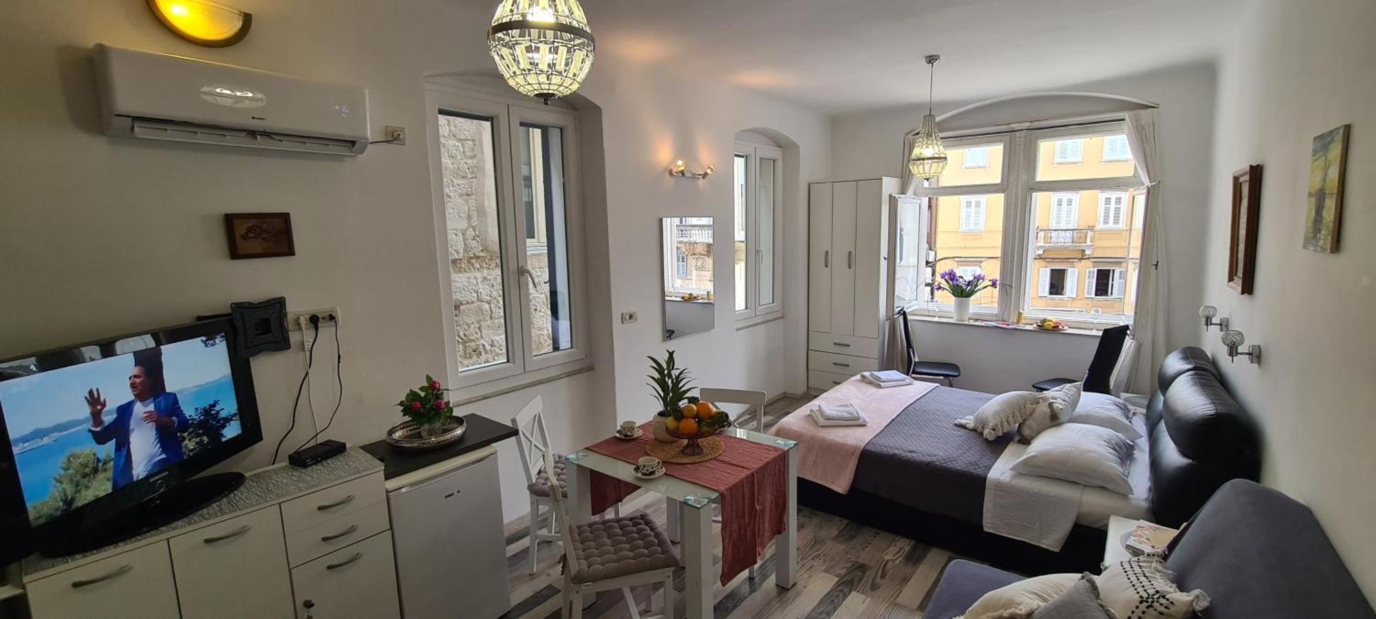Old Square View Apartment Split Bagian luar foto