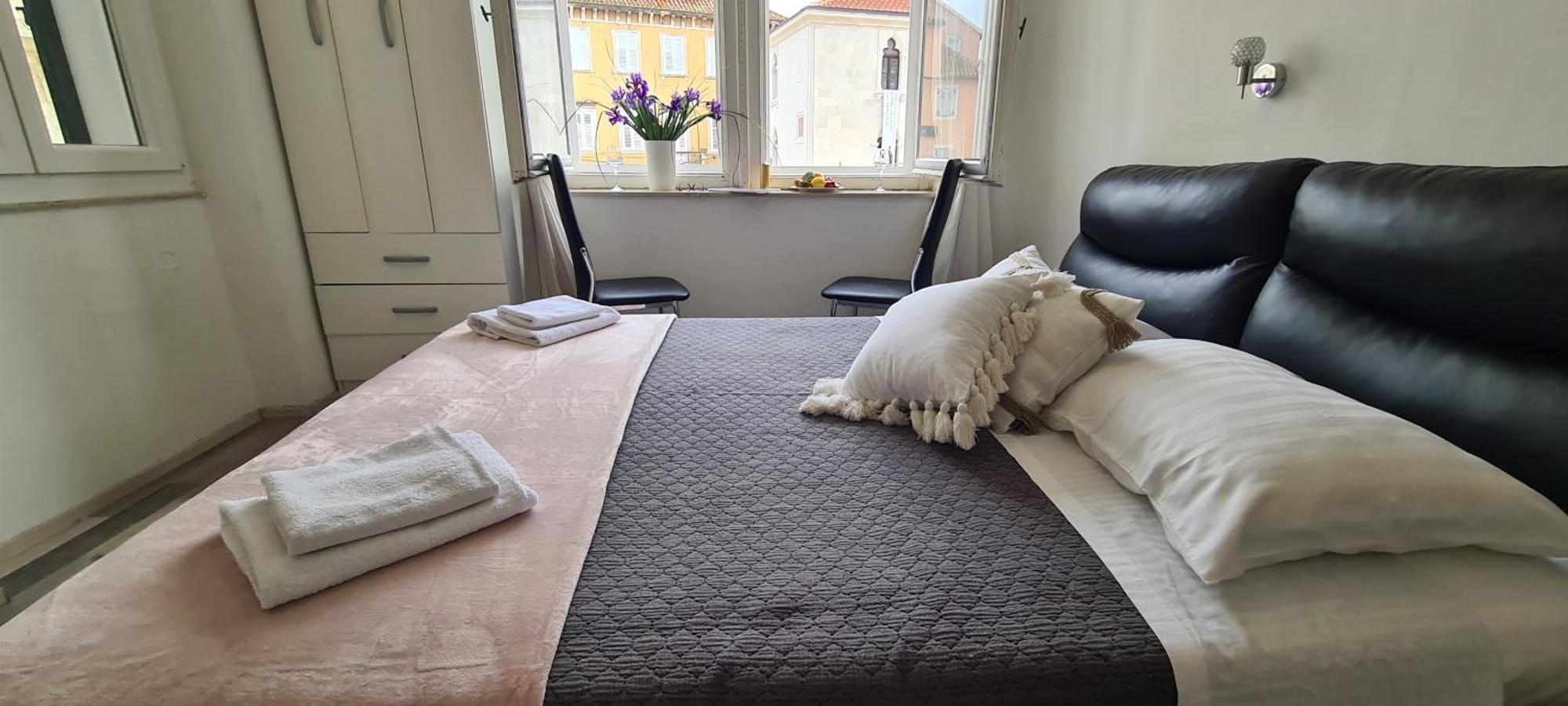 Old Square View Apartment Split Bagian luar foto