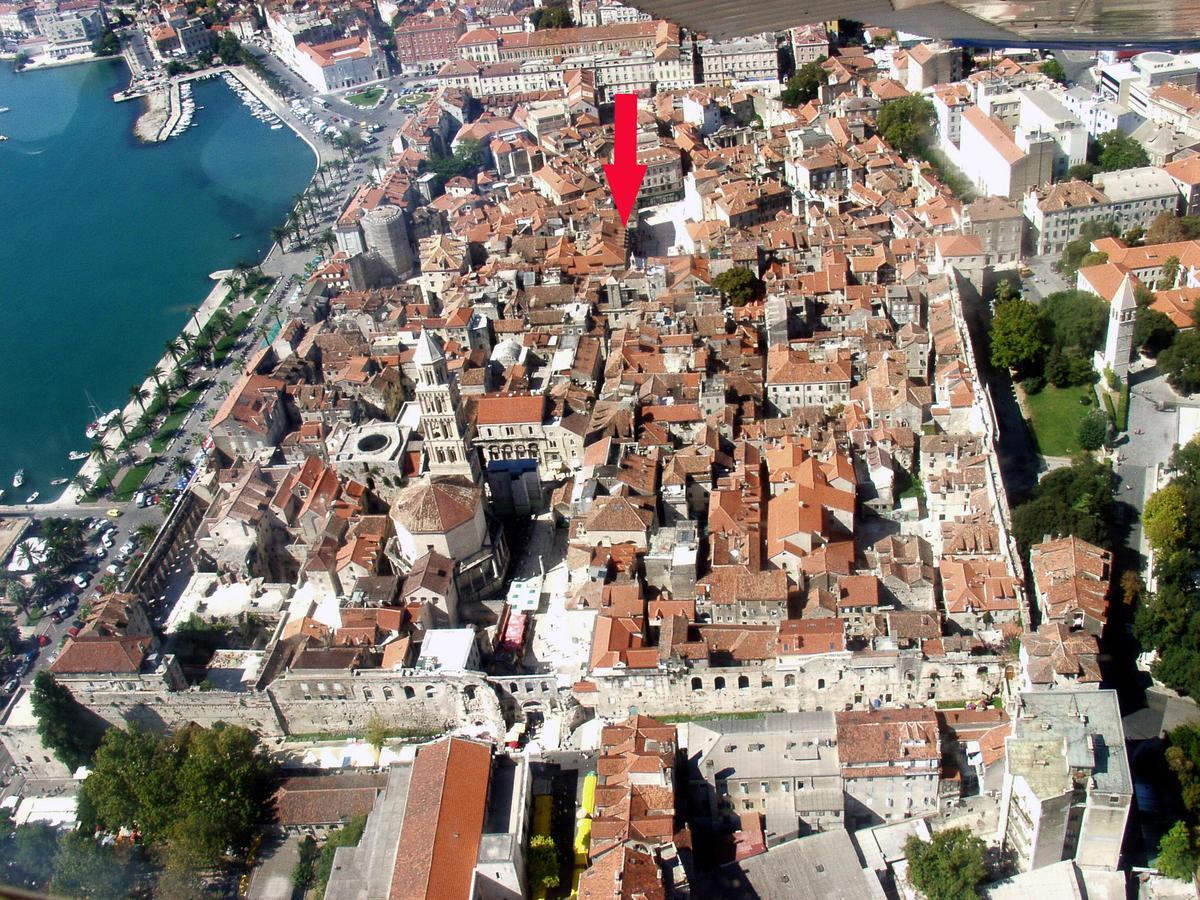Old Square View Apartment Split Bagian luar foto